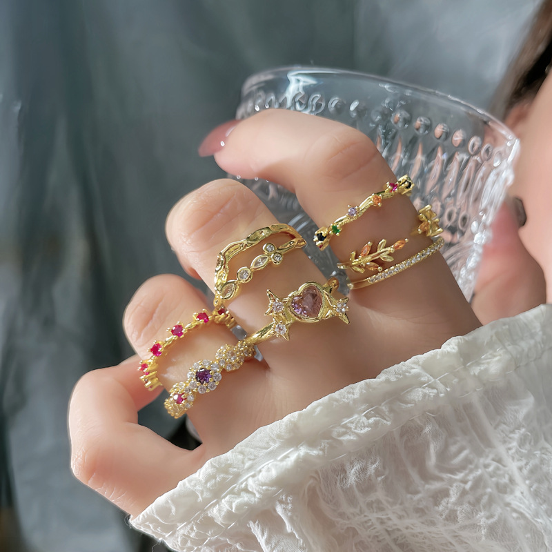 A niche design sense, light luxury, colorful diamond, fashionable heart-shaped ring, women's Instagram, cold style, exquisite and elegant, versatile index finger ring full figure
