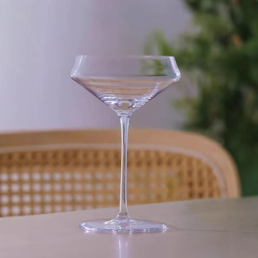180ml crystal glass cocktail glass, Martini glass, shallow dish champagne glass, mousse glass, bar light cocktail glass full figure
