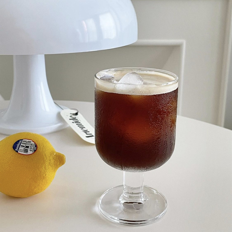 American low-stemmed red wine glasses, wine glasses, cold drink juice cups, coffee cups, cocktail cups, whisky cups with logo printing full figure