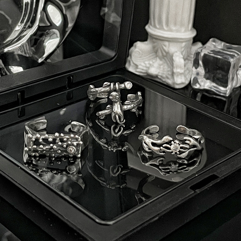 Irregular retro, aged, simple open ring, trendy and cool unisex style index finger ring, a niche design ring Application Scenario