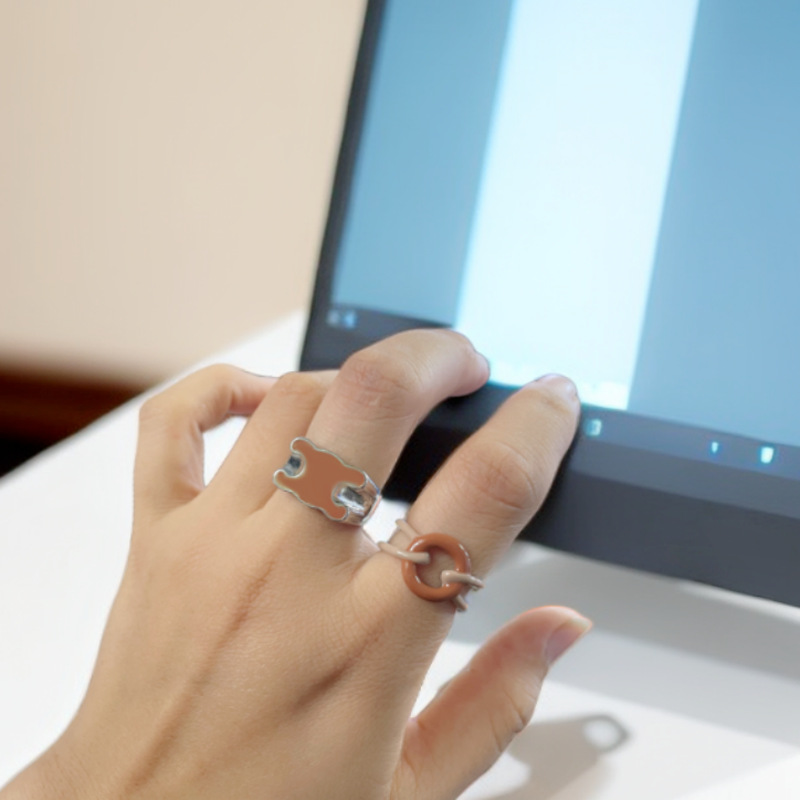 The Maillard style European and American retro open ring is a niche design for women with a cold drip glaze style, which is fashionable and individual. It's cool and trendy Specification drawing