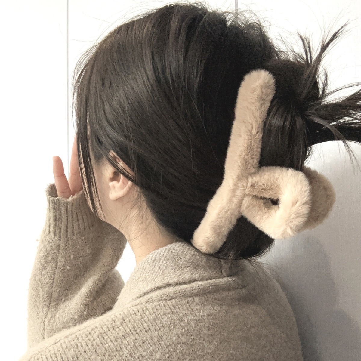 15cm oversized plush grab clip for women with a large volume of hair, casual style, high-end hairpin, shark clip hair accessory details Picture