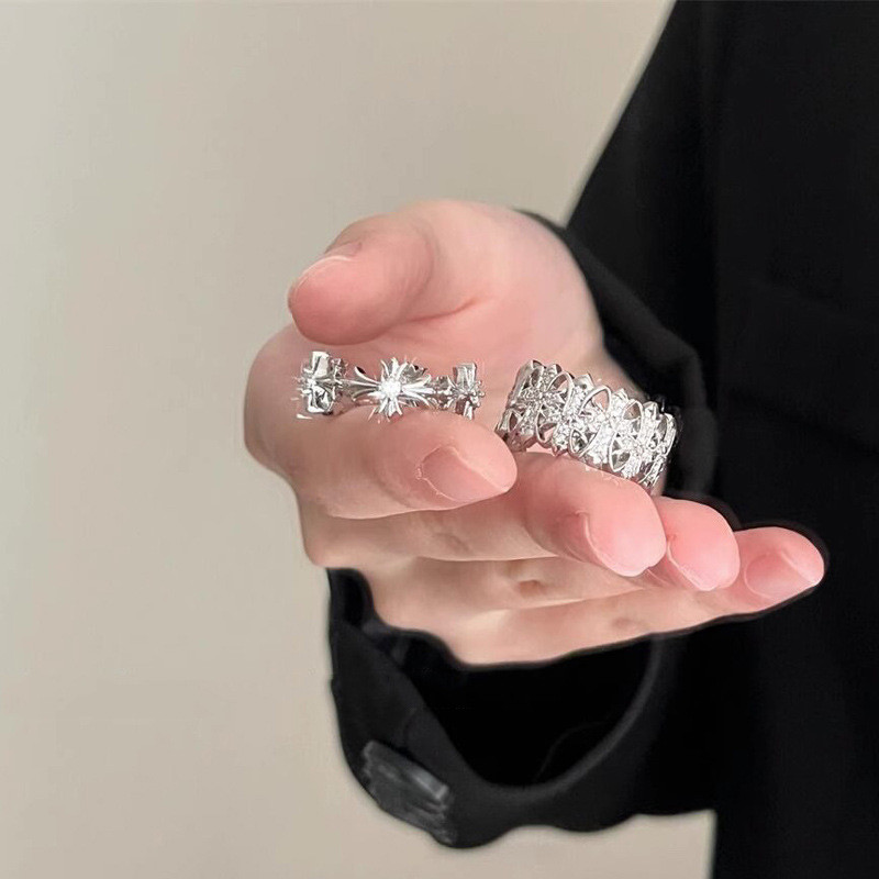This is a stylish and light luxury cross-shaped ring with a versatile opening. It features a high-end, individualistic, cool and light luxury zircon ring details Picture