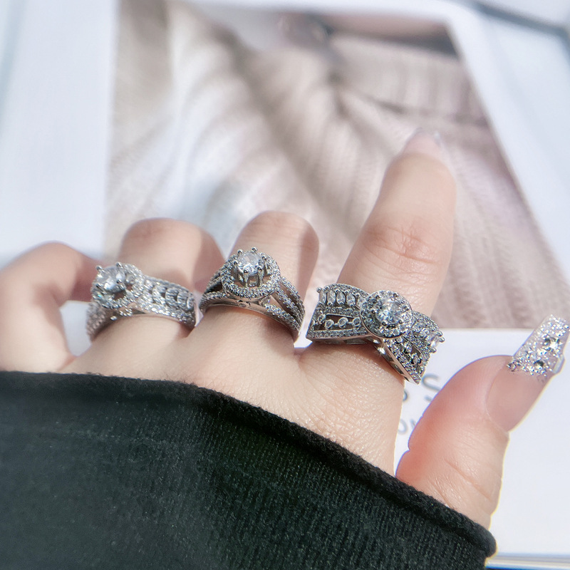 In the year of one's zodiac sign, cross-border light luxury wedding rings from Europe and America are in vogue. Full-diamond open-top rings are a niche, fashionable and high-end trend for women Specification drawing
