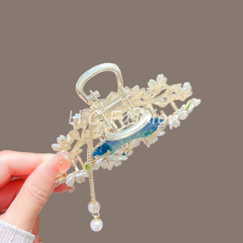 High-end fan-shaped flower tassel grab clip, large InS-style shark clip at the back of the head, retro hair clip, high-end hair accessory details Picture