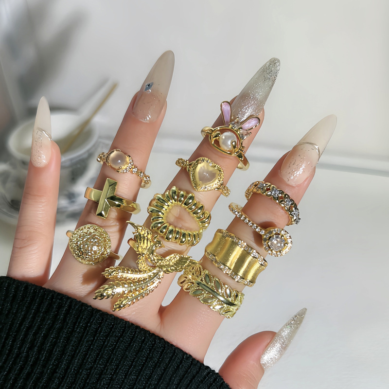 Korean-style light luxury micro-inlaid irregular hollowed-out fashionable opening ring, a niche design sense for women, a high-end and personalized ring Specification drawing