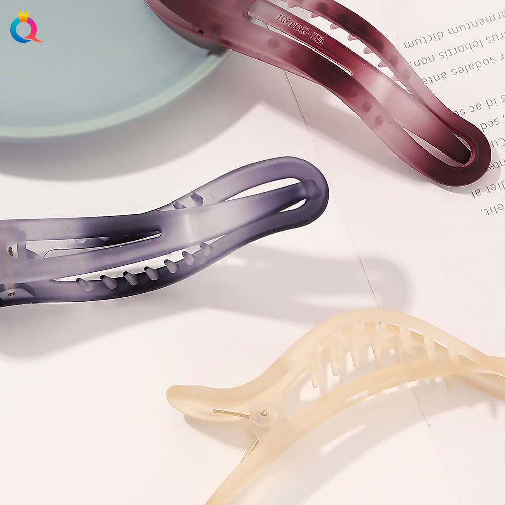 Qiyue Korean-style hairpin with a simple design, matte duckbill hairpin, back head plate hairpin, shark hairpin hair accessory for women Application Scenario