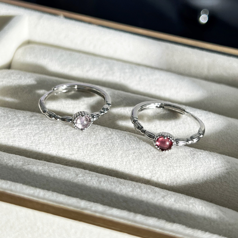 This niche, light luxury, simple open ring is fashionable and individualistic for women. It has a cold and elegant style and is versatile. It is a sweet and cool index finger ring and a trendy accessory Specification drawing