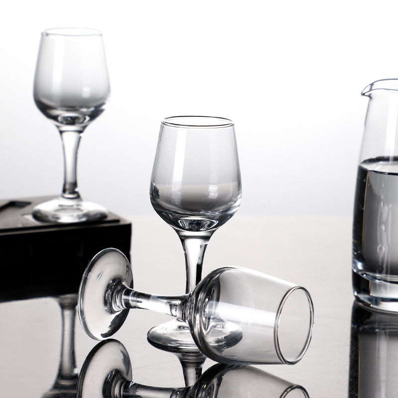 International standard white spirit cup, cold-cut glass white spirit cup, small wine glass, professional wine tasting cup, 50ml for one or two cups Item Picture
