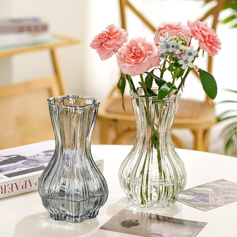 Wholesale of popular Instagram flower arrangement ornaments, retro vases, glass, fresh flowers, lucky bamboo, hydroponic Nordic glass vases full figure