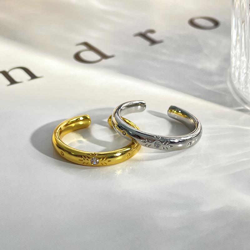 A minimalist diamond leaf pattern fashionable open ring for women on Instagram, with a cold style and versatile personality. It's a niche accessory Application Scenario