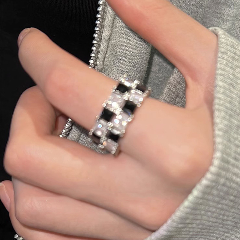 Ins-style niche design sense checkerboard zircon ring, women's light luxury high-end ring, cool open index finger ring Application Scenario