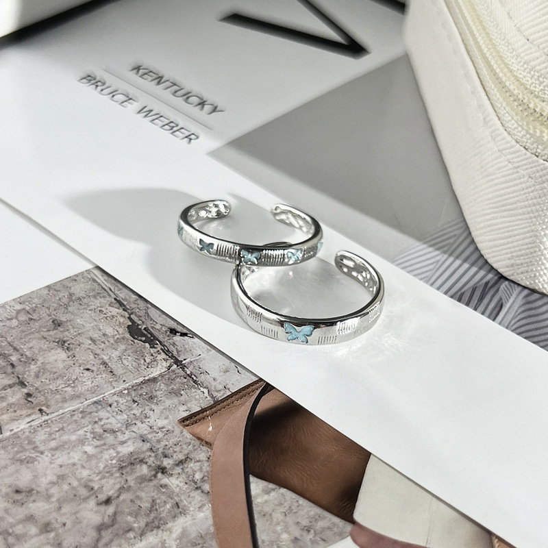 New simple checkered blue butterfly couple rings, high-end brushed style, fashionable and cold style index finger rings Application Scenario