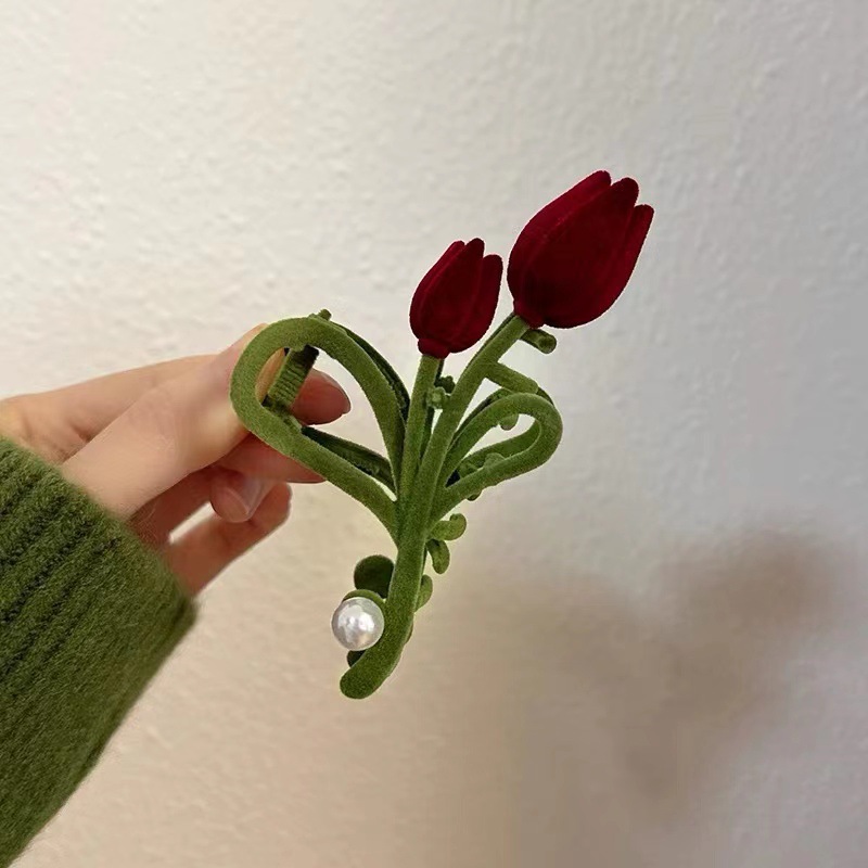 The 2025 new tulip flower hair clip features a high-end Korean design with a velvet shark clip at the back of the head details Picture