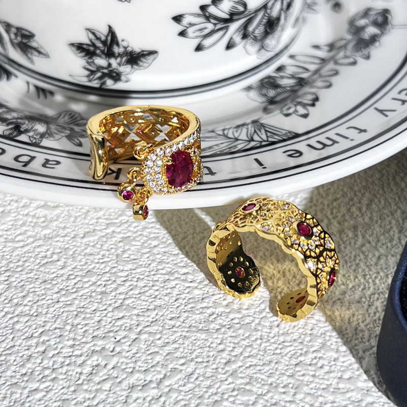 French light luxury, retro and high-end rose red diamond ring, women's court style Daisy, versatile and fashionable tassel new ring Application Scenario