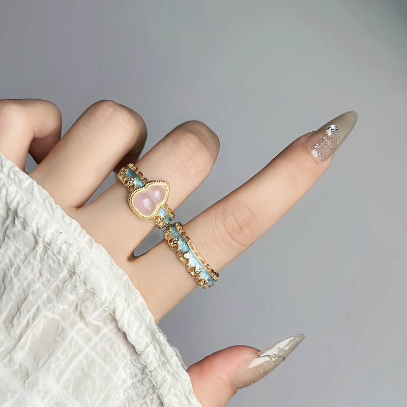 New Chinese-style gourd lace retro open ring, women's ancient style high-end, light luxury ring, niche sweet and cool ring trend Application Scenario