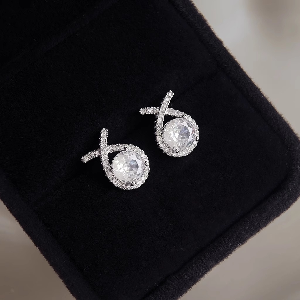 Exquisite and light luxury copper plated with real gold and set with zircon 925 silver needle cross stud earrings details Picture