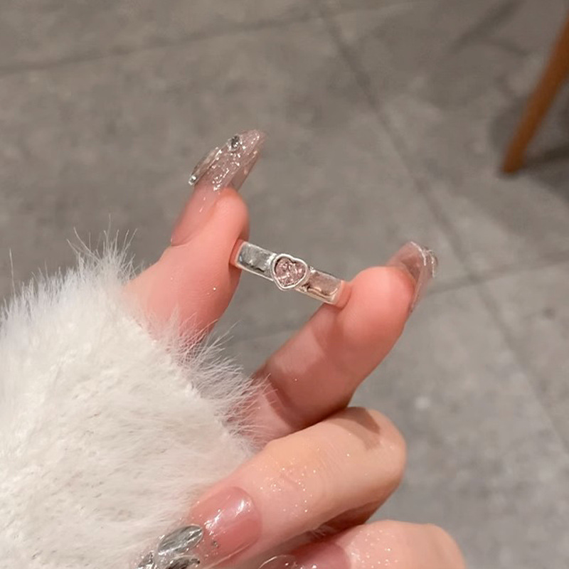 Heart-shaped pink diamond, unique and elegant design, sweet and cool ring, women's light luxury, trendy and niche ring, open index finger tail ring Application Scenario