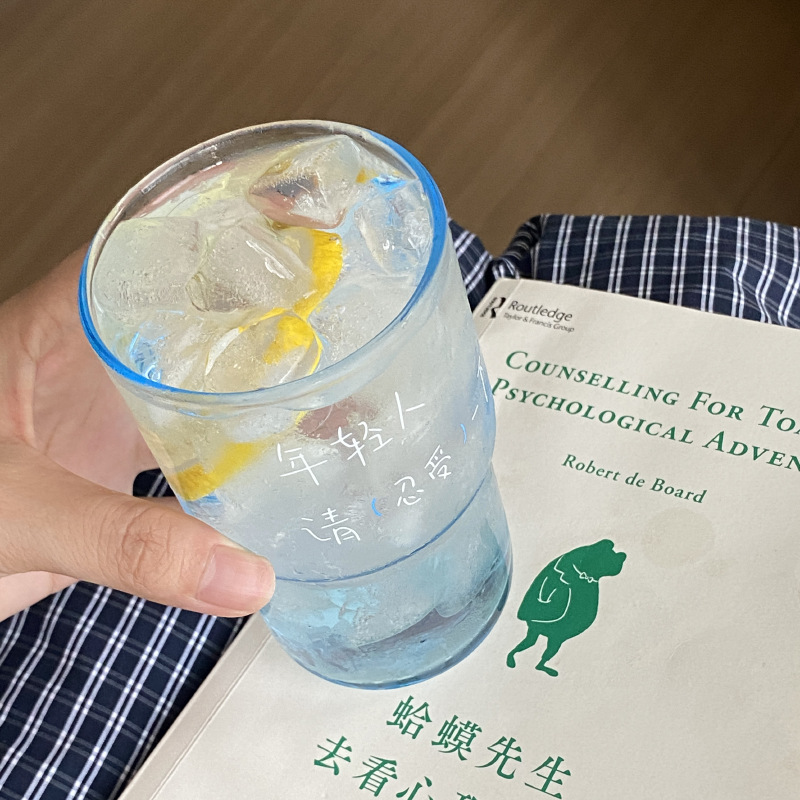 Young people on Instagram, please put up with the artistic blue texture. The coffee cup has a niche and high-end feel and is heat-resistant full figure