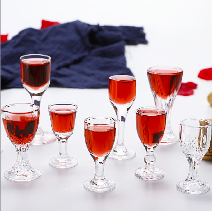 Glass liquor cup, one-mouth cup, creative Maotai cup, tall small wine glass, two-ounce small bullet cup, 50ml spirits cup full figure
