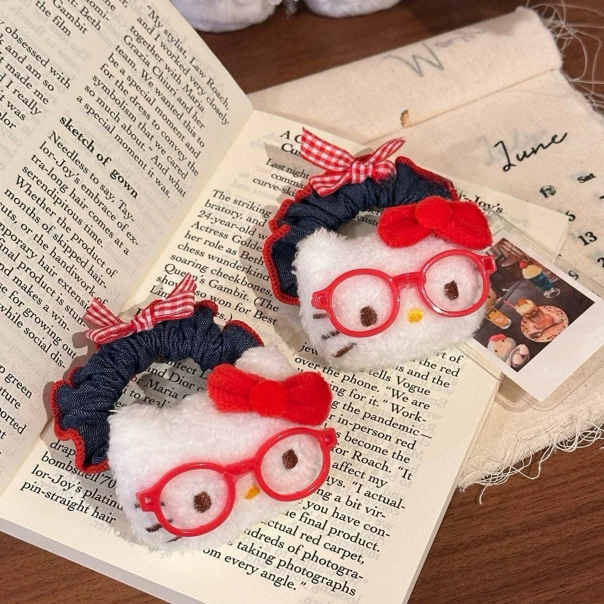 Cute cat denim hair bands, Korean-style large intestine hair bands, women's headwear, hair accessories tied in a ponytail, and a high-end look for girls Application Scenario
