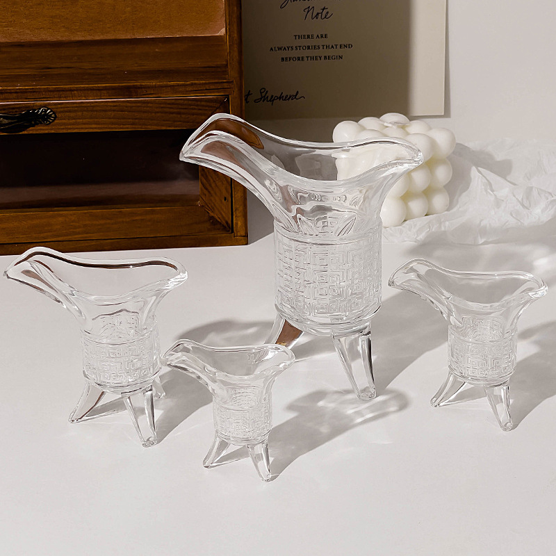 Antique-style glass cups, goblet cups, retro three-legged wine cups, thickened cups, small two-ounce household wine cups, white spirit cups, spirits cups Application Scenario