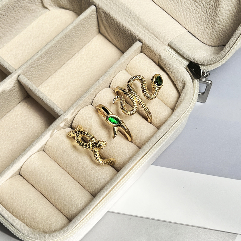 A new golden snake-shaped open ring for women, featuring the zodiac sign of the Chinese zodiac, exudes a sense of fashion and high-end individuality Specification drawing