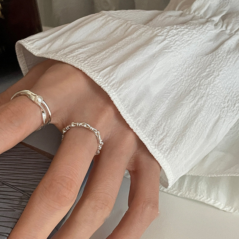 ins cold and elegant, simple and high-end pearl cross ring, a unique and distinctive design for women, an open index finger ring Application Scenario