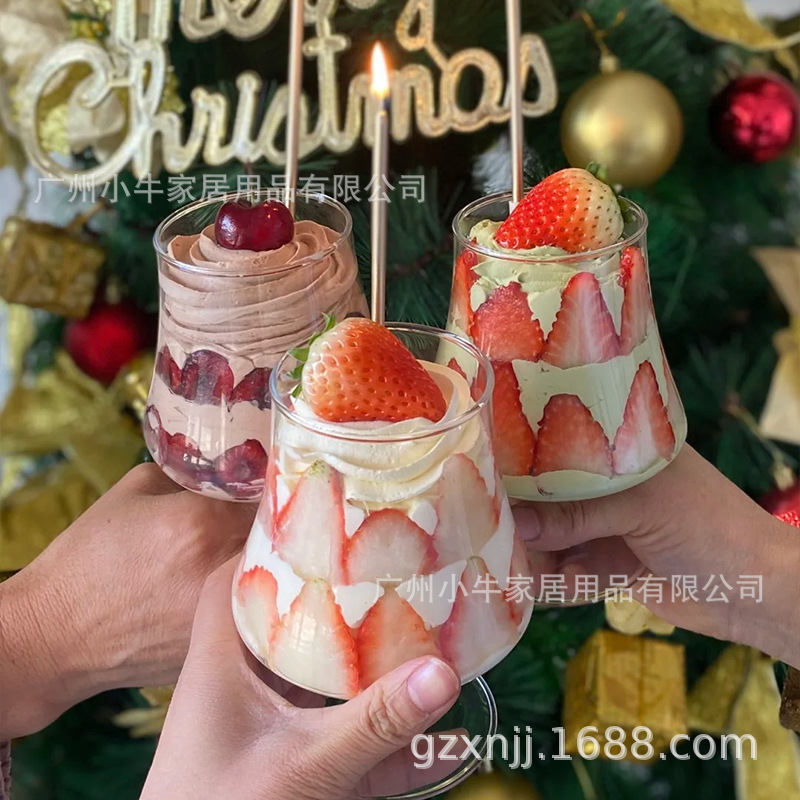 2025 Cream Strawberry Cake Cup, low-footed glass dessert, internet-famous cup, cherry high-footed cup, the same style as Xiaohongshu Specification drawing