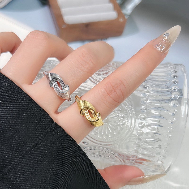 High-end, fashionable and individual Mobius brushed retro open-top ring, simple and gender-neutral couple ring for women full figure