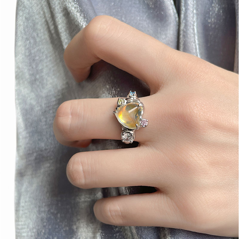The "Ocean Heart" moonstone heart-shaped opening ring with a cold style and a spicy girl's high-end feel is a trend of light luxury rings Application Scenario