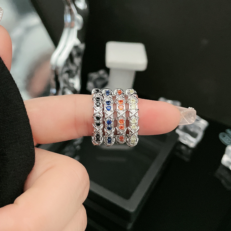 A light luxury and fashionable multi-color inlaid cross-opening ring for women on Instagram, with a cold and elegant style, a niche and high-end look Application Scenario