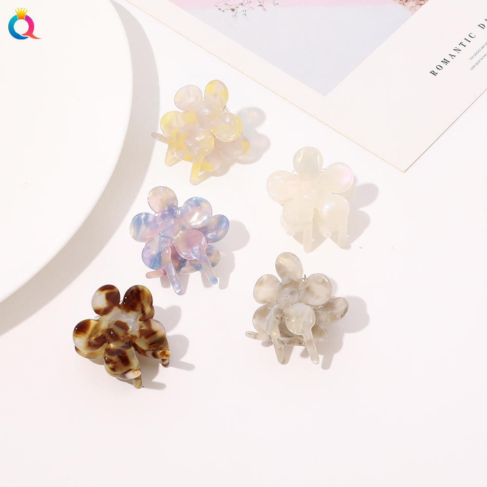 Qiyue's popular acetate hair clip, a small Korean-style hair accessory, a trendy and elegant flower bun hair clip, a fresh and girlish clip Application Scenario