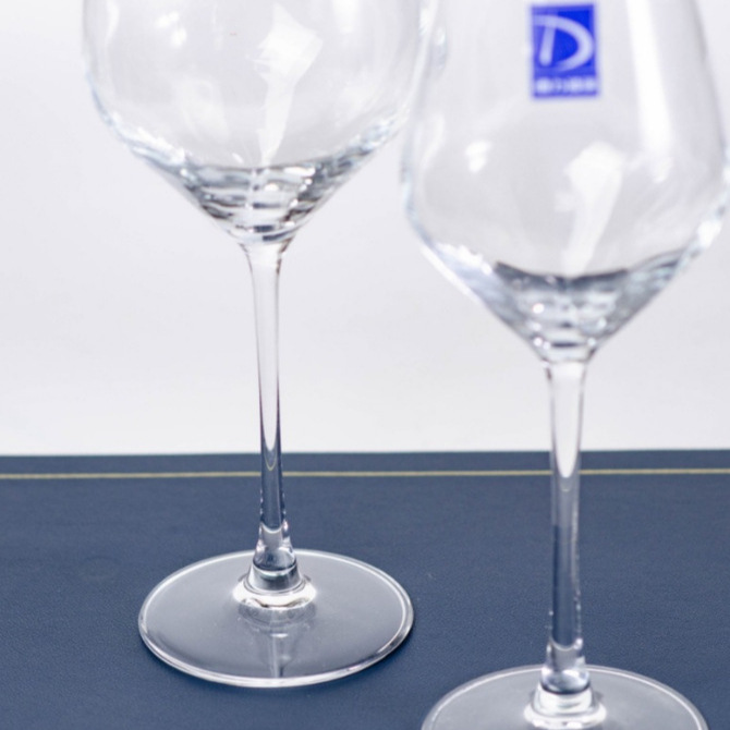 Deli red wine glass set, home crystal glass wine glass, light luxury decanter, glass holder, wine ware, tall glass Application Scenario