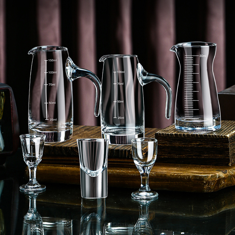 Chinese-style Baijiu cup wine divider set, household glass wine ware, small one-mouth cup, light luxury high-end measured wine vessel Application Scenario