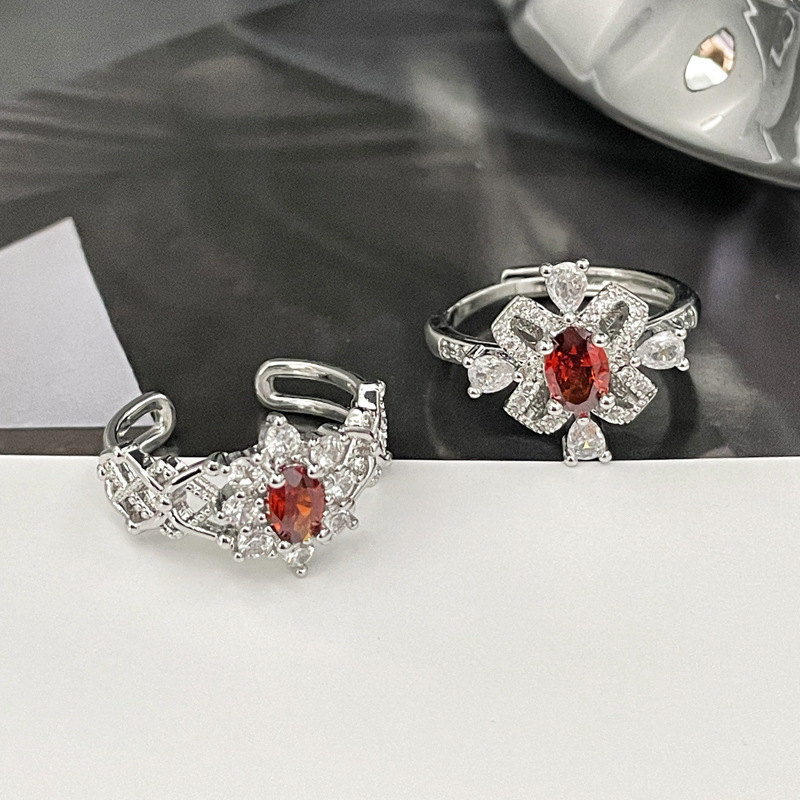 A light luxury and high-end red diamond ring set with flowers and daisies, full of diamonds, adjustable for women, irregular cutouts, exquisite and elegant Application Scenario