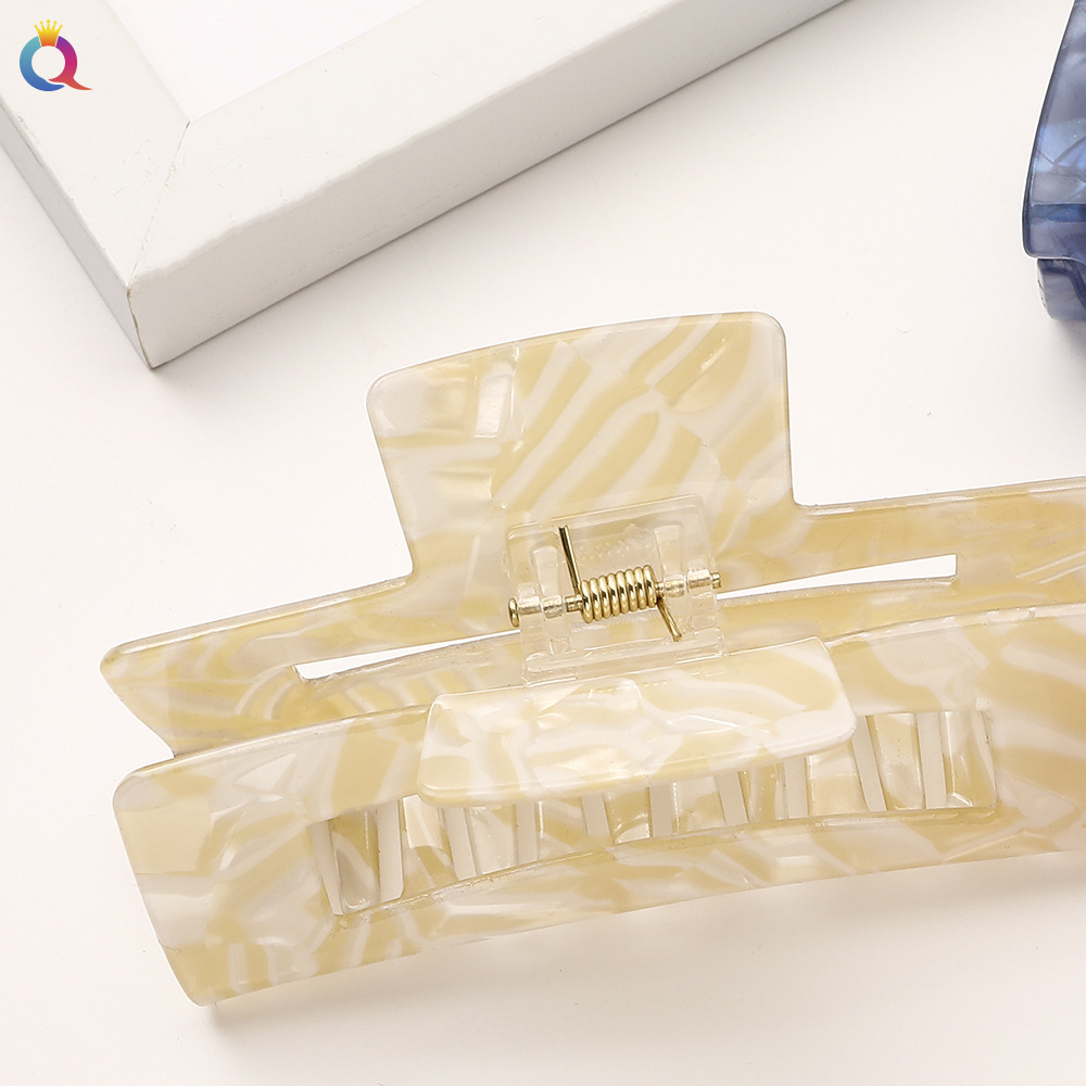 Qiyue Korean-style new acetic acid hair clips, ladies' hair grippers, face wash and bath plates, hair claw clips, back head grippers, hair accessories Application Scenario