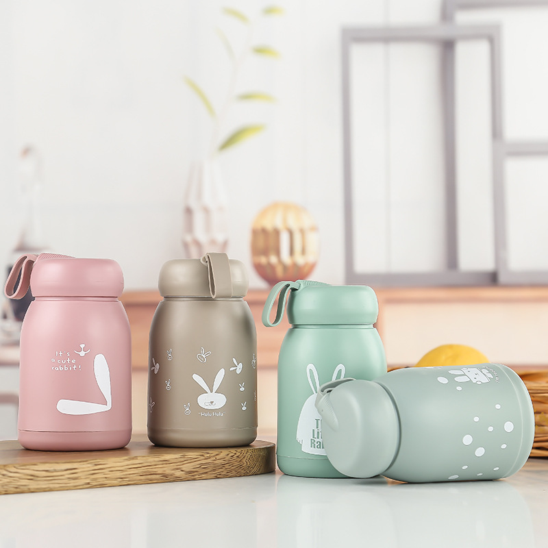 Mengmeng Cup, a popular online celebrity with a high level of appearance, is a glass cup, a department store cup, a portable gift, an advertisement for attracting traffic, and a water cup as a opening gift full figure