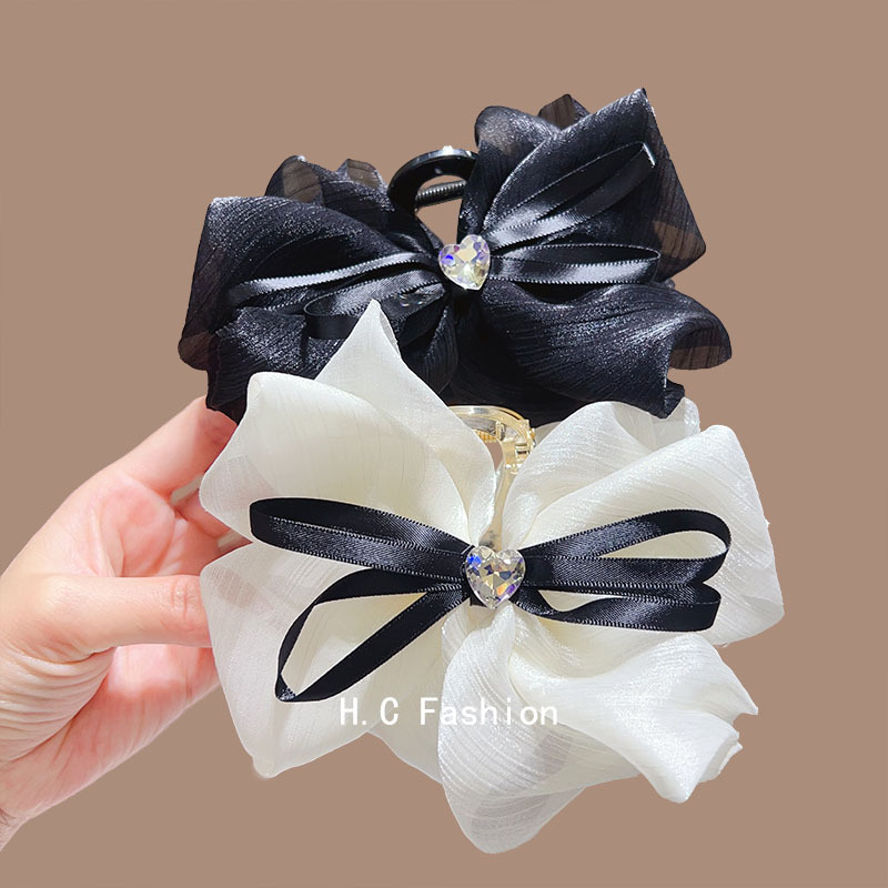 A new Korean-style black and white bow clip for women's large-sized hair clip with a fashionable and high-end look at the back of the head full figure