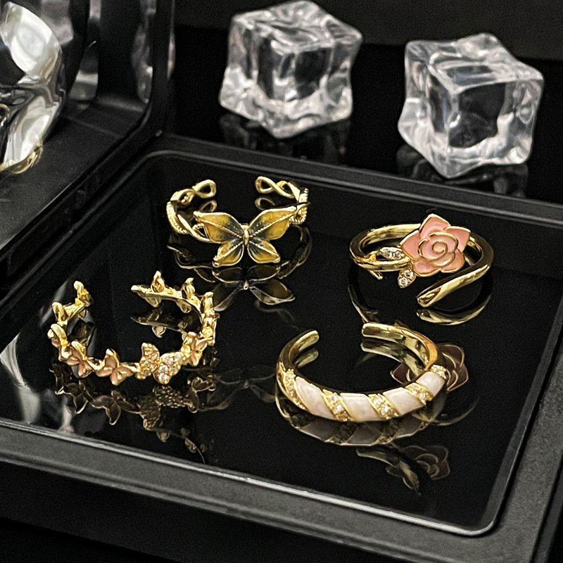 French niche retro sweet and cool butterfly opening ring, a fashionable rose-patterned glaze ring accessory that makes women look fair and elegant full figure