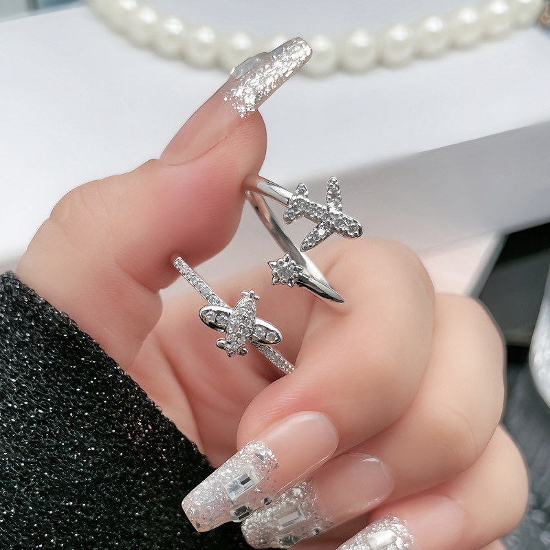 A unique and fashionable couple ring accessory with a distinctive European and American niche aircraft design, featuring a simple and elegant style full figure