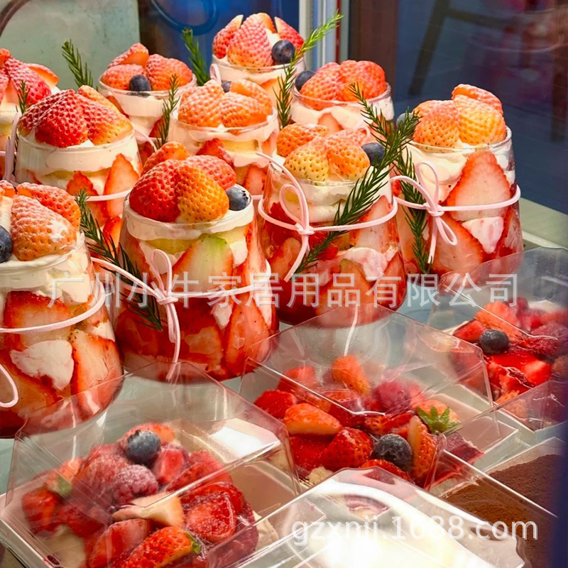ins Strawberry Cake Red wine glass New Year's Eve Brandy glass Glass Tall stem red wine glass Cherry Cake Decorative glass details Picture