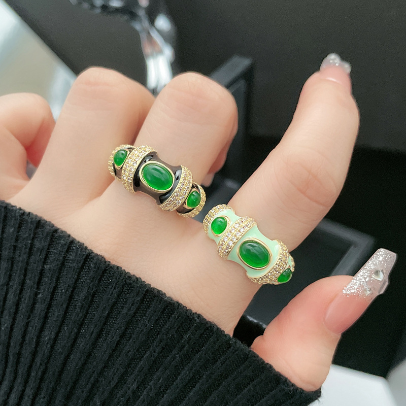 A light luxury and niche design, a court retro drip glaze imitation emerald open ring, a high-end, individualistic and cool ring for women details Picture