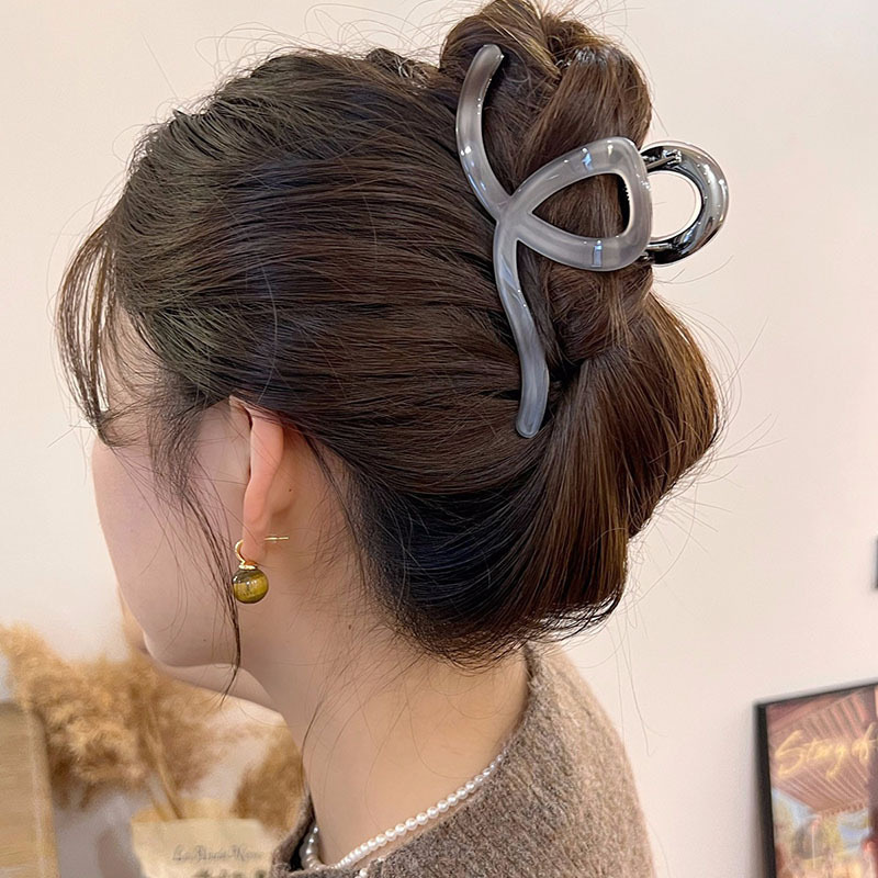 French retro oil painting, blue acetate grabber, women's summer bun, high-end and exquisite hair clip, acetate shark clip details Picture