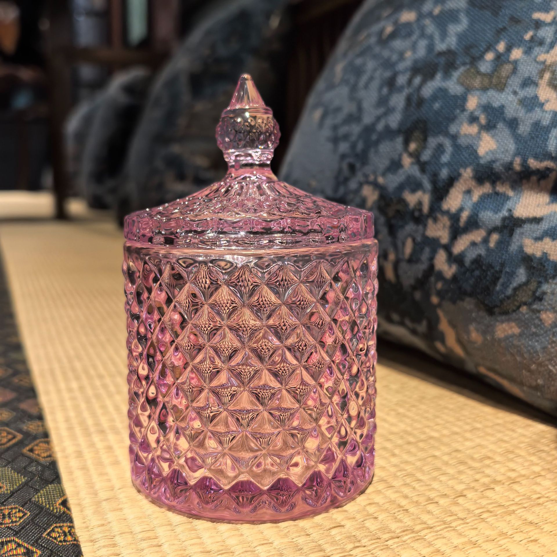 Ins-style household glass jars, scented candle jars, candy jars, storage ornaments, jewelry jars, crystal demagnetization jars full figure