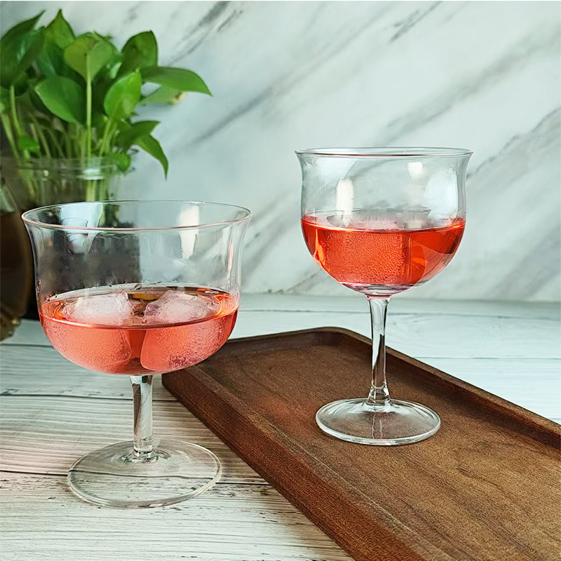 Niche retro glass cups, Instagram-style high-footed wide-mouthed specially mixed drink cocktail cups, bar cold drink sparkling wine glasses details Picture