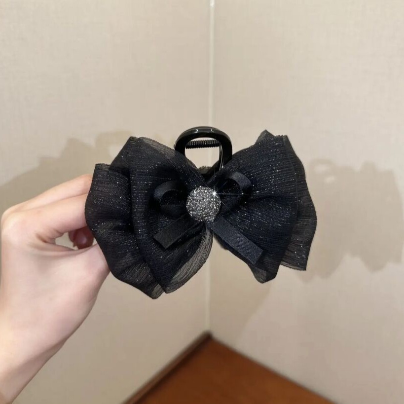 Red bow hairpin New Year hair accessory with a high-end atmosphere, ins cloud sparkling diamond black butterfly grab hairpin Application Scenario