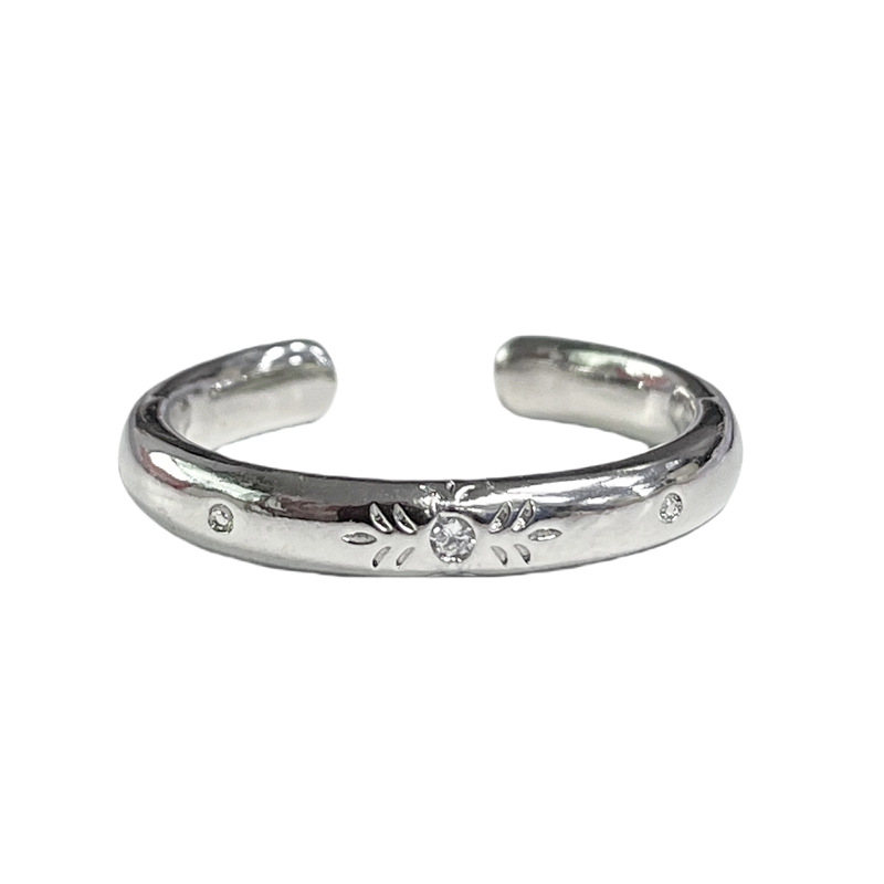 A minimalist diamond leaf pattern fashionable open ring for women on Instagram, with a cold style and versatile personality. It's a niche accessory Item Picture