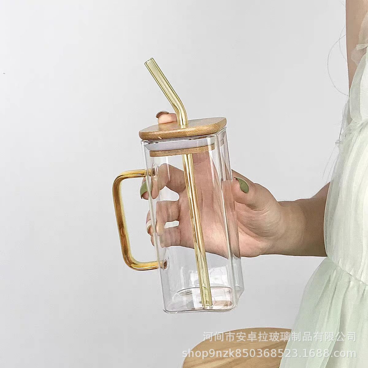 High borosilicate water cup with colorful handle straw, creative household square glass cup, ladies' water cup, simple and ins style Application Scenario