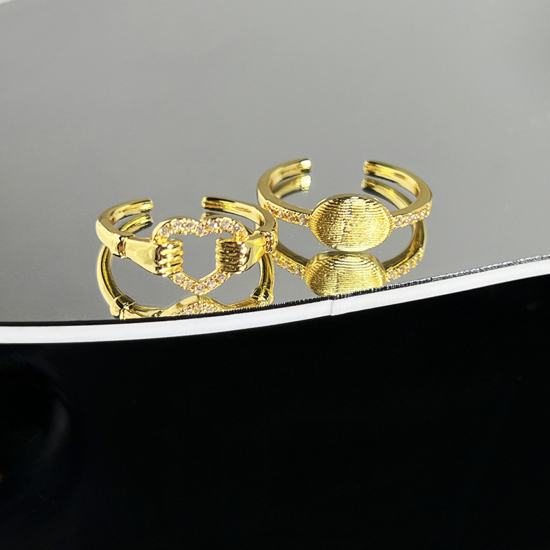 A simple geometric retro brushed heart-shaped opening ring for women, a trendy and fashionable index finger ring with a unique European and American style full figure